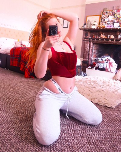 Watch Imogen Lucie's leaked NSFW photo on TwXstars