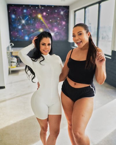 Watch Adriana Maya's leaked NSFW photo on TwXstars