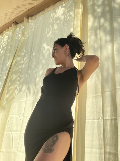 Watch YL's leaked NSFW photo on TwXstars