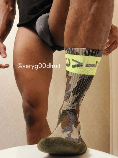 Watch Foot Bae's leaked NSFW photo on TwXstars