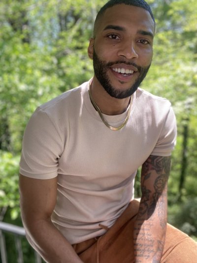 Watch 17th Chariot's leaked NSFW photo on TwXstars