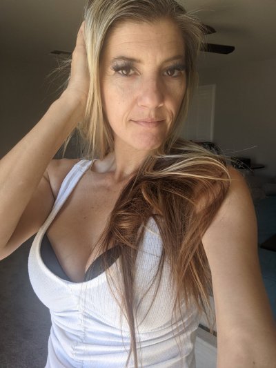 Watch HotwifeBre ❤️ birthday 8/29's leaked NSFW photo on TwXstars