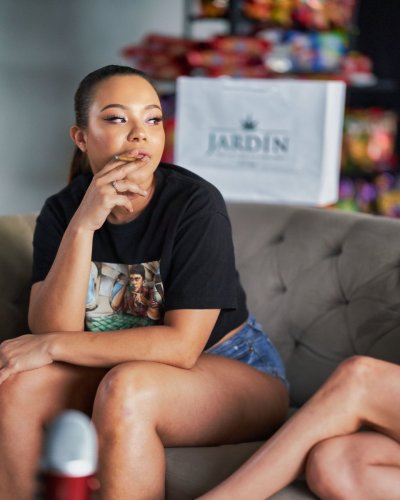 Watch Adriana Maya's leaked NSFW photo on TwXstars