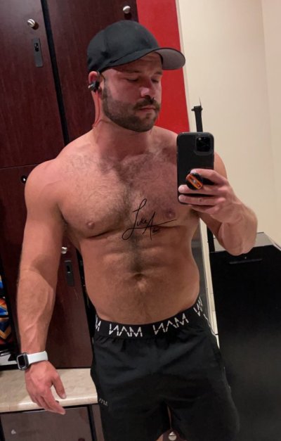 Watch Luke Adams's leaked NSFW photo on TwXstars