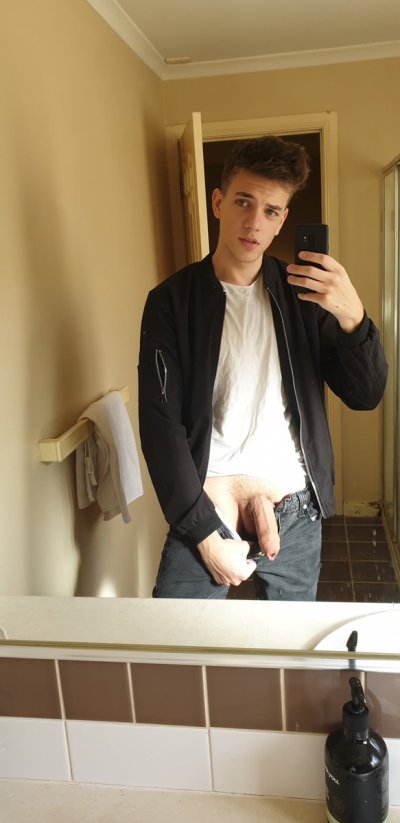 Watch C O N N O R's leaked NSFW photo on TwXstars