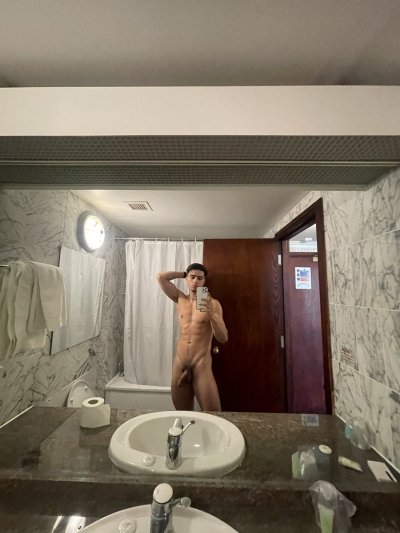 Watch Nathan Luna ❤️‍🔥's leaked NSFW photo on TwXstars