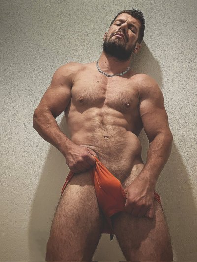 Watch Vlad Castle 82k's leaked NSFW photo on TwXstars