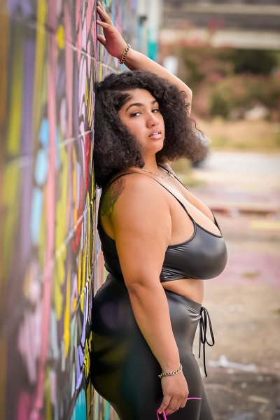 Watch Mizzmelons's leaked NSFW photo on TwXstars