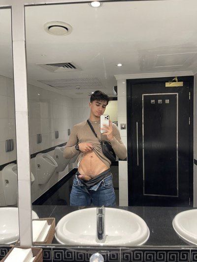 Watch Nathan Luna ❤️‍🔥's leaked NSFW photo on TwXstars