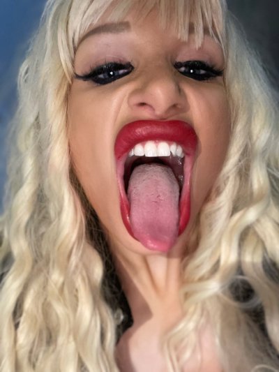 Watch Sophie Anderson's leaked NSFW photo on TwXstars