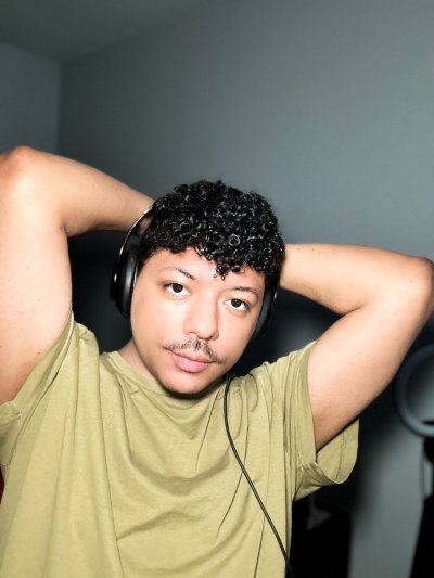 Watch Belly Hadid's leaked NSFW photo on TwXstars