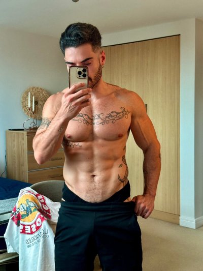 Watch Iggle Pringle's leaked NSFW photo on TwXstars