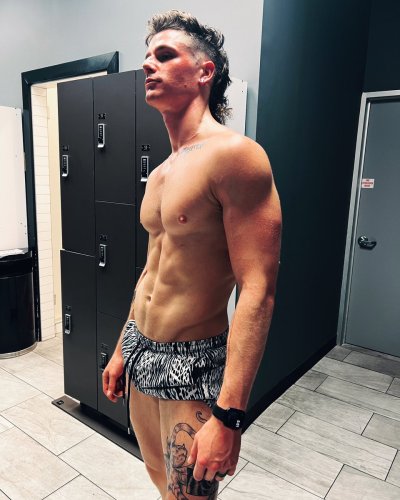 Watch Travis's leaked NSFW photo on TwXstars