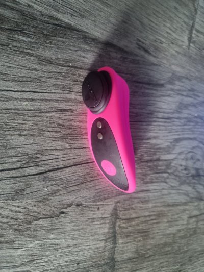 Watch Bitchmoni's leaked NSFW photo on TwXstars