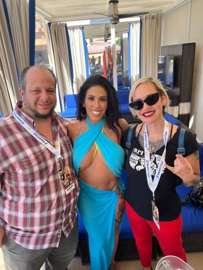 Watch Mike D's leaked NSFW photo on TwXstars