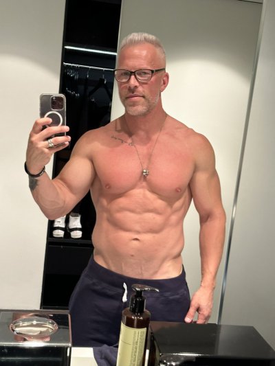 Watch Scott Blokker's leaked NSFW photo on TwXstars