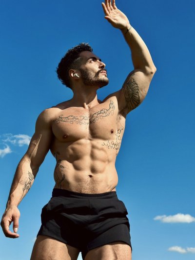 Watch Iggle Pringle's leaked NSFW photo on TwXstars