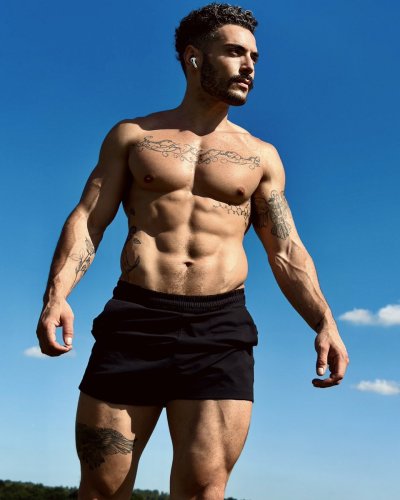 Watch Iggle Pringle's leaked NSFW photo on TwXstars