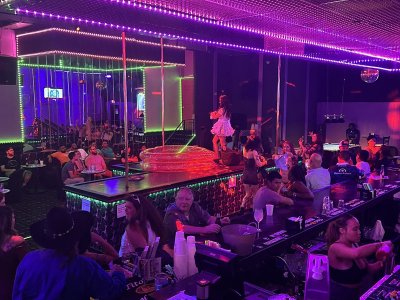 Watch Mike D's leaked NSFW photo on TwXstars