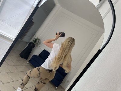 Watch M🦋G's leaked NSFW photo on TwXstars