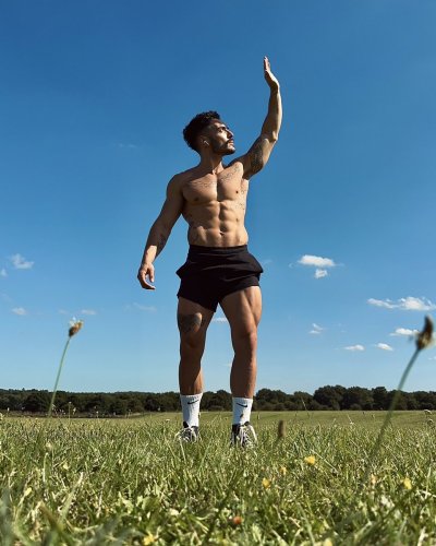 Watch Iggle Pringle's leaked NSFW photo on TwXstars