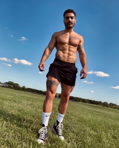 Watch Iggle Pringle's leaked NSFW photo on TwXstars