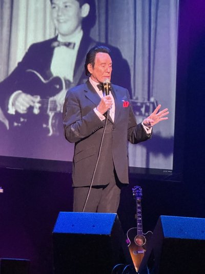 Watch Mike D's leaked NSFW photo on TwXstars