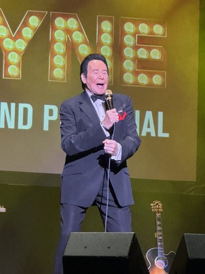 Watch Mike D's leaked NSFW photo on TwXstars