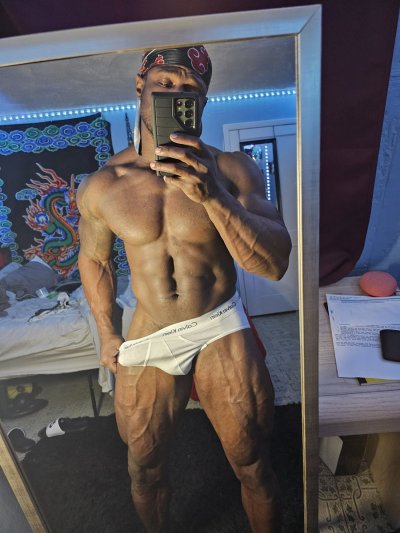 Watch Tatted Fit's leaked NSFW photo on TwXstars