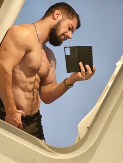 Watch Vlad Castle 82k's leaked NSFW photo on TwXstars