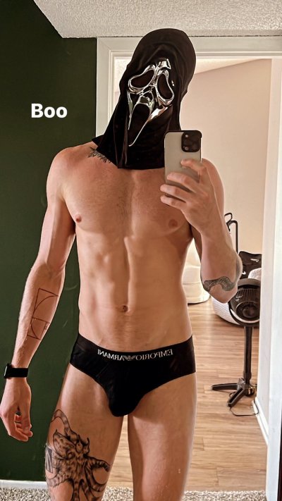 Watch Travis's leaked NSFW photo on TwXstars