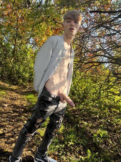 Watch Adam Reid's leaked NSFW photo on TwXstars