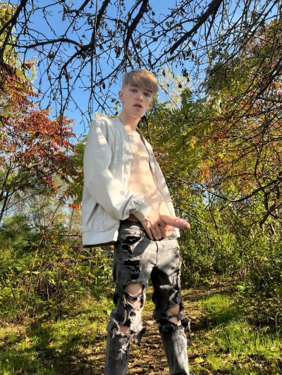 Watch Adam Reid's leaked NSFW photo on TwXstars