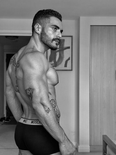 Watch Iggle Pringle's leaked NSFW photo on TwXstars