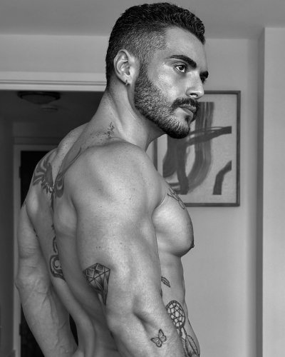 Watch Iggle Pringle's leaked NSFW photo on TwXstars