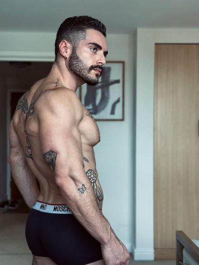 Watch Iggle Pringle's leaked NSFW photo on TwXstars