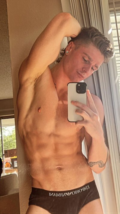 Watch Travis's leaked NSFW photo on TwXstars