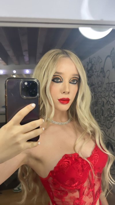 Watch M🦋G's leaked NSFW photo on TwXstars