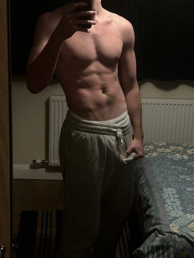 Watch Nick Bates's leaked NSFW photo on TwXstars