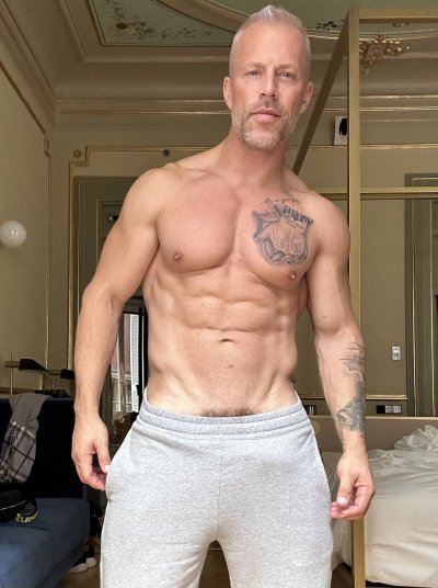 Watch Scott Blokker's leaked NSFW photo on TwXstars