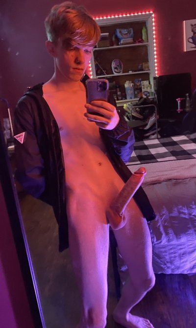 Watch Adam Reid's leaked NSFW photo on TwXstars