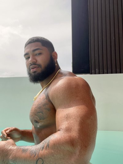 Watch Tatted Fit's leaked NSFW photo on TwXstars