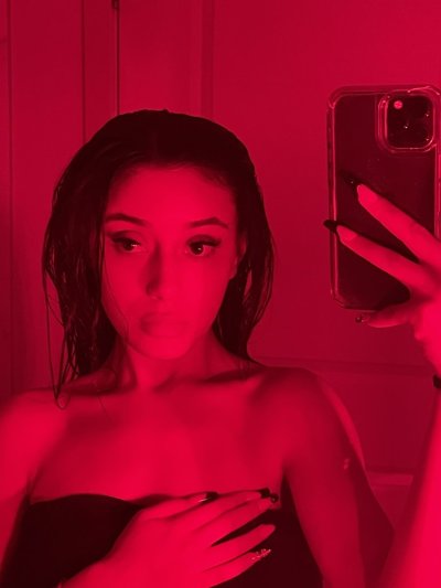 Watch YL's leaked NSFW photo on TwXstars