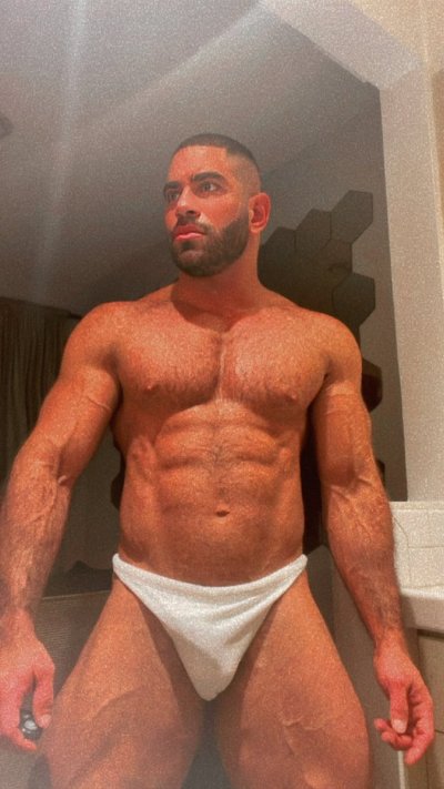 Watch Liam's leaked NSFW photo on TwXstars