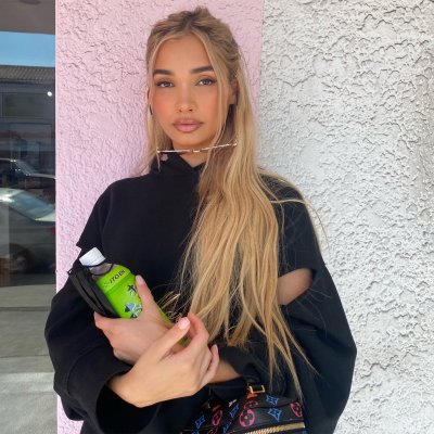Watch ♕ Pia Mia's leaked NSFW photo on TwXstars