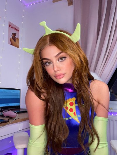 Watch EMILY BLACK 50% OFF's leaked NSFW photo on TwXstars