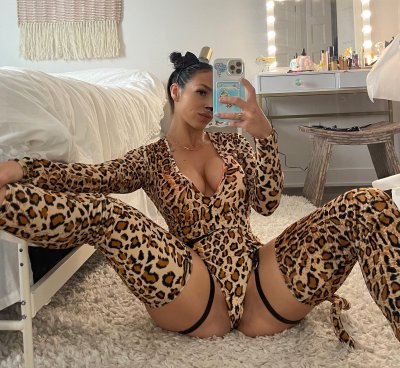 Watch Joanniefit's leaked NSFW photo on TwXstars