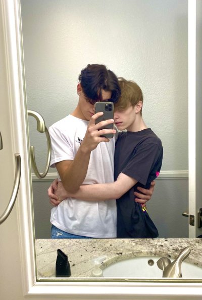 Watch Adam Reid's leaked NSFW photo on TwXstars