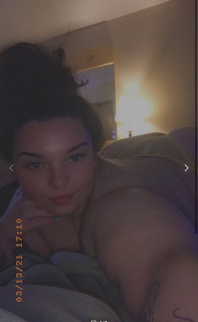 Watch 𝑫𝒆𝒃𝒃𝒊𝒆𝒆𝒆 😜's leaked NSFW photo on TwXstars