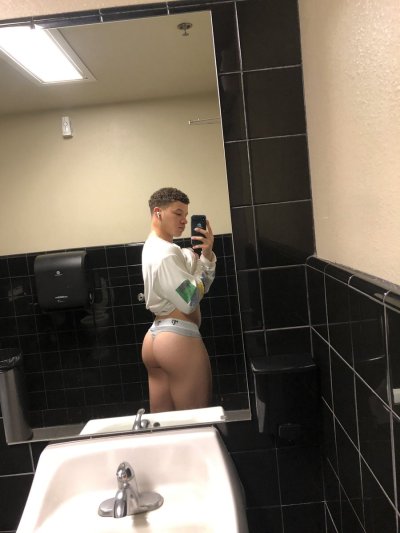 Watch Jarred Z's leaked NSFW photo on TwXstars